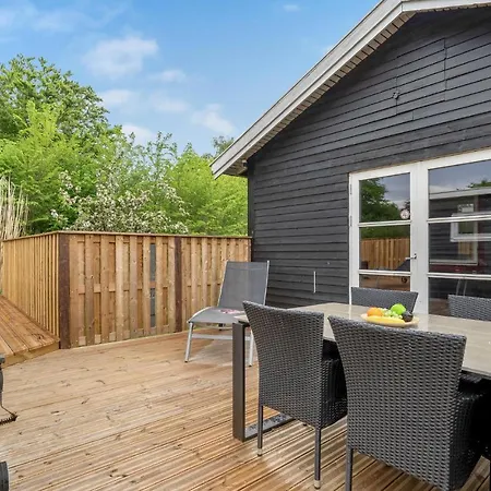 בית נופש 3 Bedroom Lovely In *