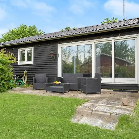 Pet Friendly In With Kitchen *