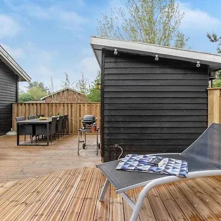 Сasa de vacaciones 3 Bedroom Lovely In *