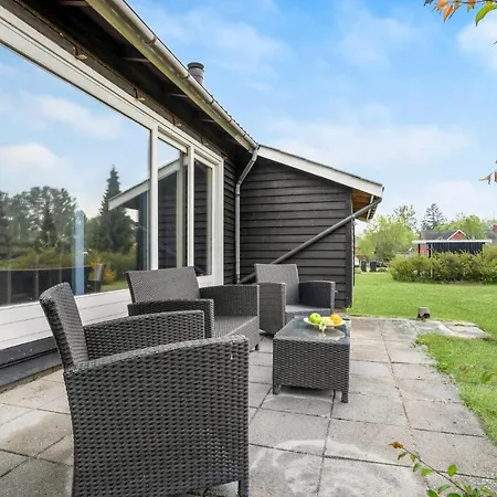 Сasa de vacaciones 3 Bedroom Lovely In Kalundborg