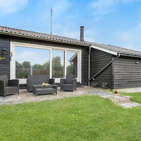 3 Bedroom Lovely In Сasa de vacaciones Kalundborg